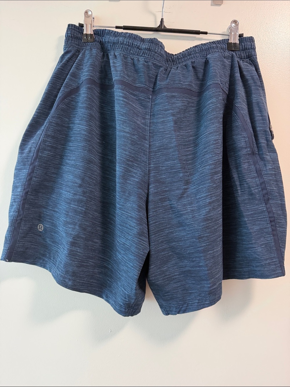 lululemon athletica Men's Heathered Navy Athletic Shorts - Picture 4 of 4